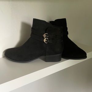 Black Charter Club Booties (8 wide)